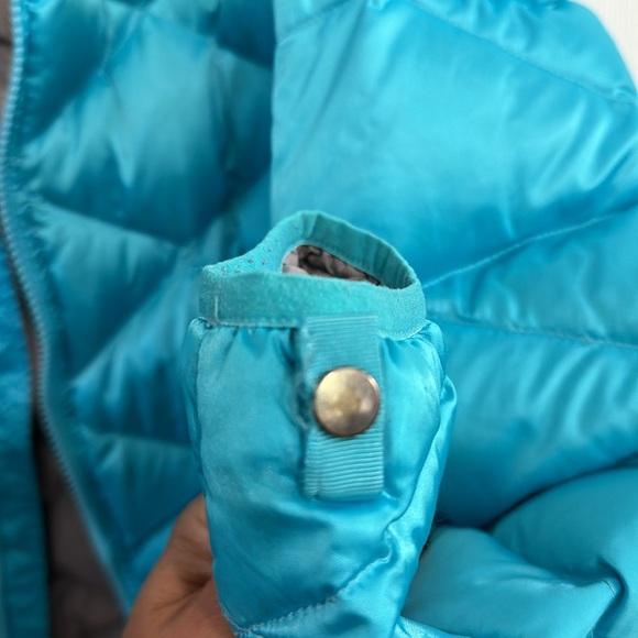 GUC. North Face 550 XL girls 18 jacket. Worn a little at the sleeves, pictured. - Picture 11 of 11